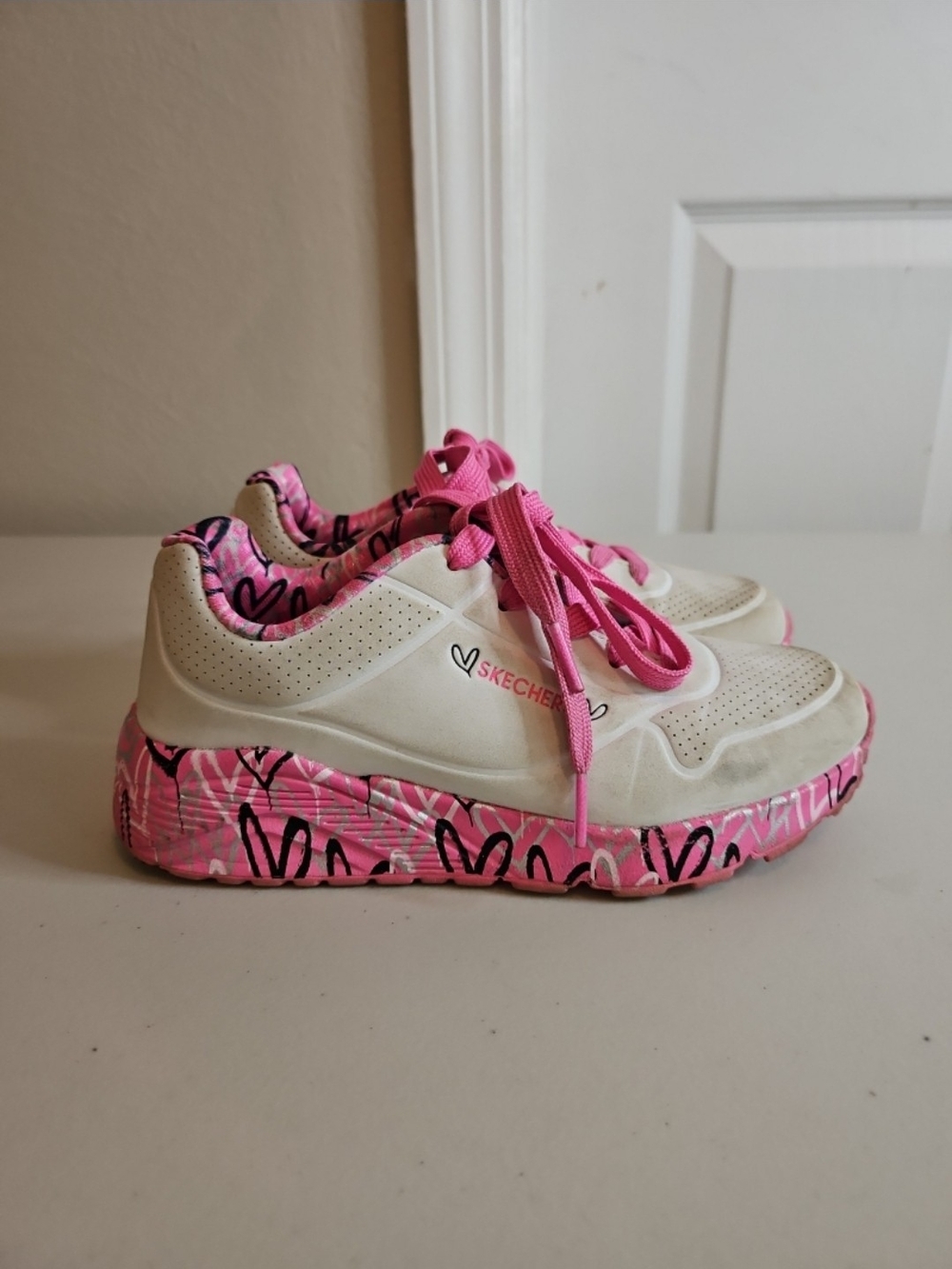 Skechers Girls Pink Heart Air-Cooled Athletic Shoes Girls Size 1